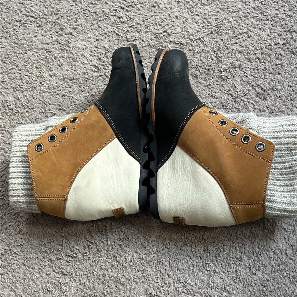Sorel Tan and Black Winter Boots with Cream Knit Cuff - Picture 6 of 7